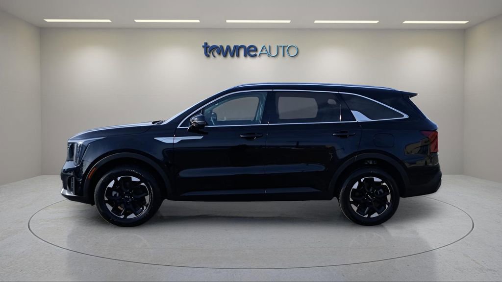 Used 2025 Kia Sorento S image 2