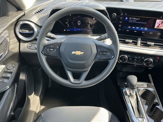 Used 2024 Chevrolet Trax LT FWD image 17