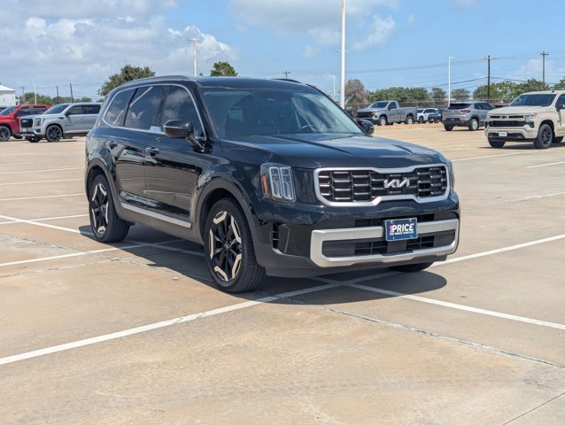 Used 2023 Kia Telluride S FWD image 3
