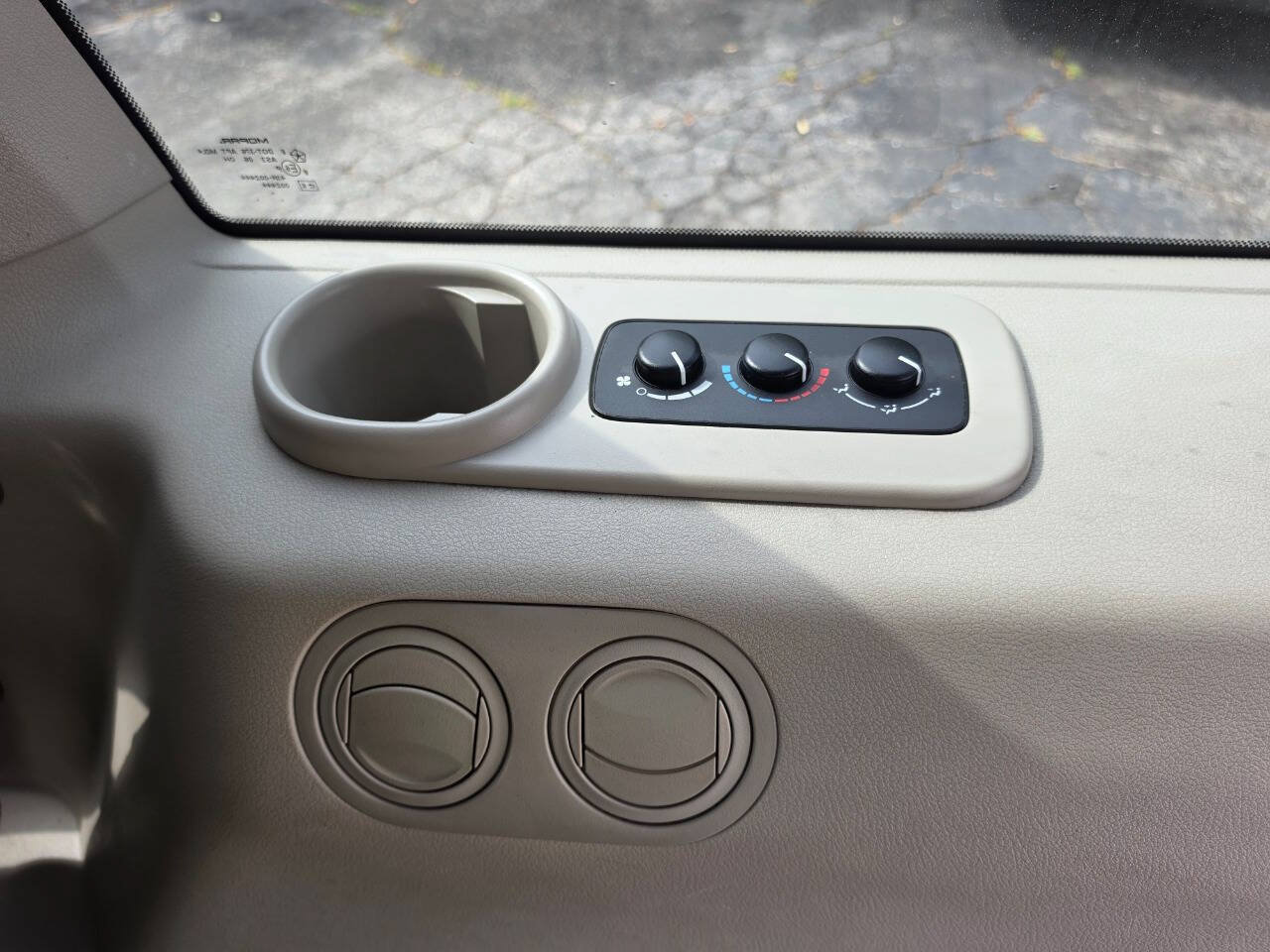 Used 2006 Jeep Commander Limited RWD image 21