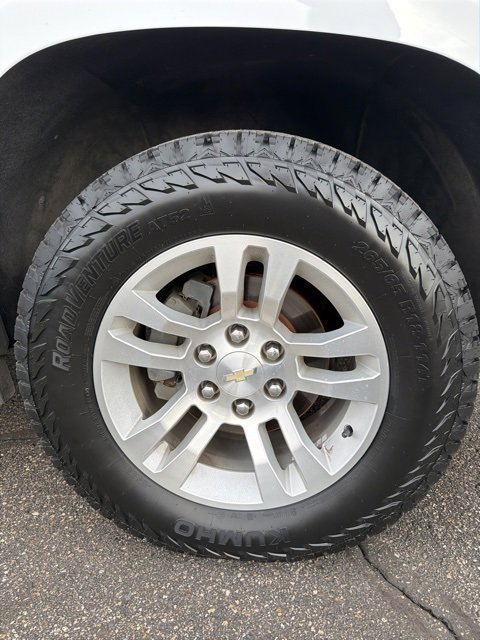 Used 2018 Chevrolet Suburban LT w/ Luxury Package image 9