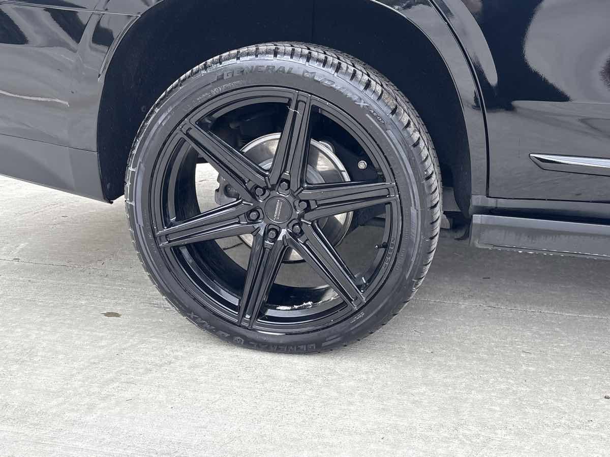 Used 2021 GMC Yukon Denali w/ Denali Premium Package image 9