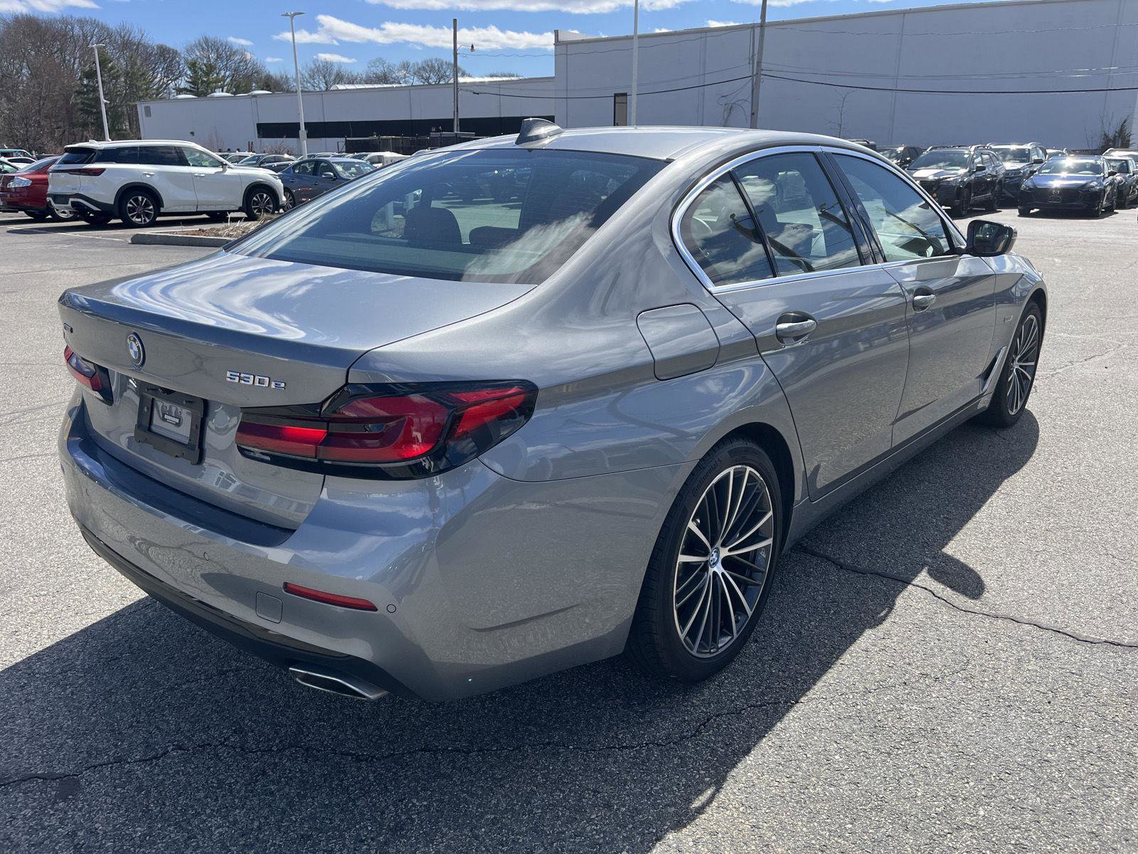 Used 2023 BMW 530e xDrive w/ Premium Package image 5