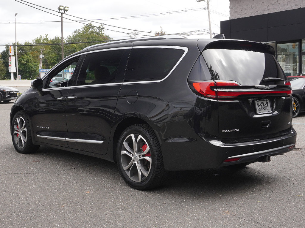 Used 2022 Chrysler Pacifica Pinnacle AWD/4WD image 13