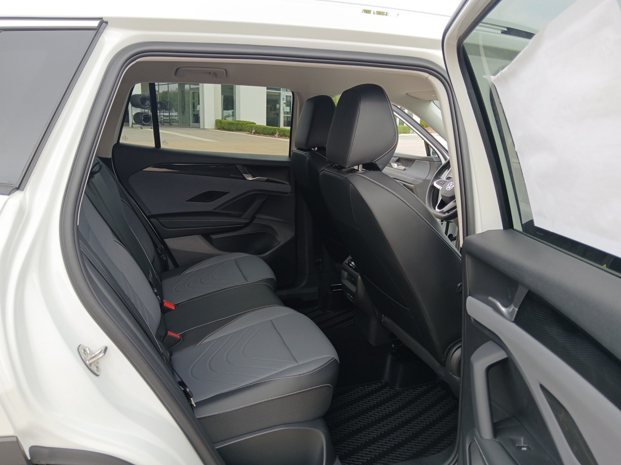 New 2026 Volkswagen Tiguan SE FWD image 22