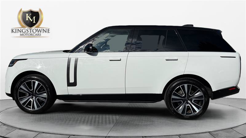 Used 2024 Land Rover Range Rover SE AWD/4WD image 2