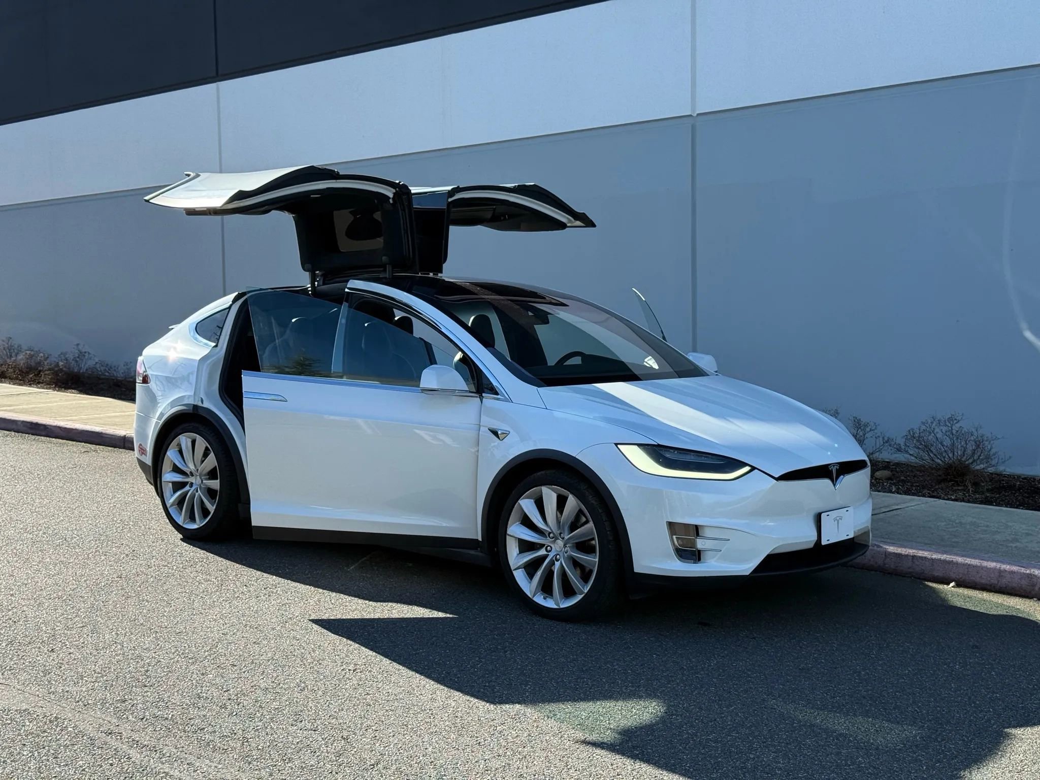Used 2017 Tesla Model X 75D image 36