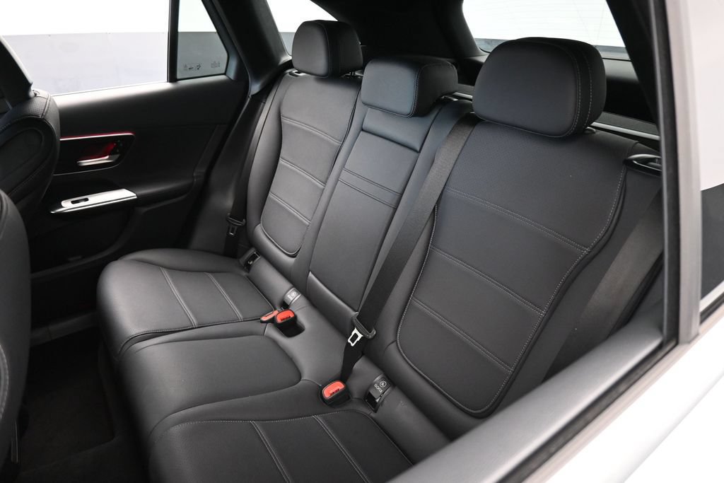Used 2026 Mercedes-Benz GLC 300 image 36