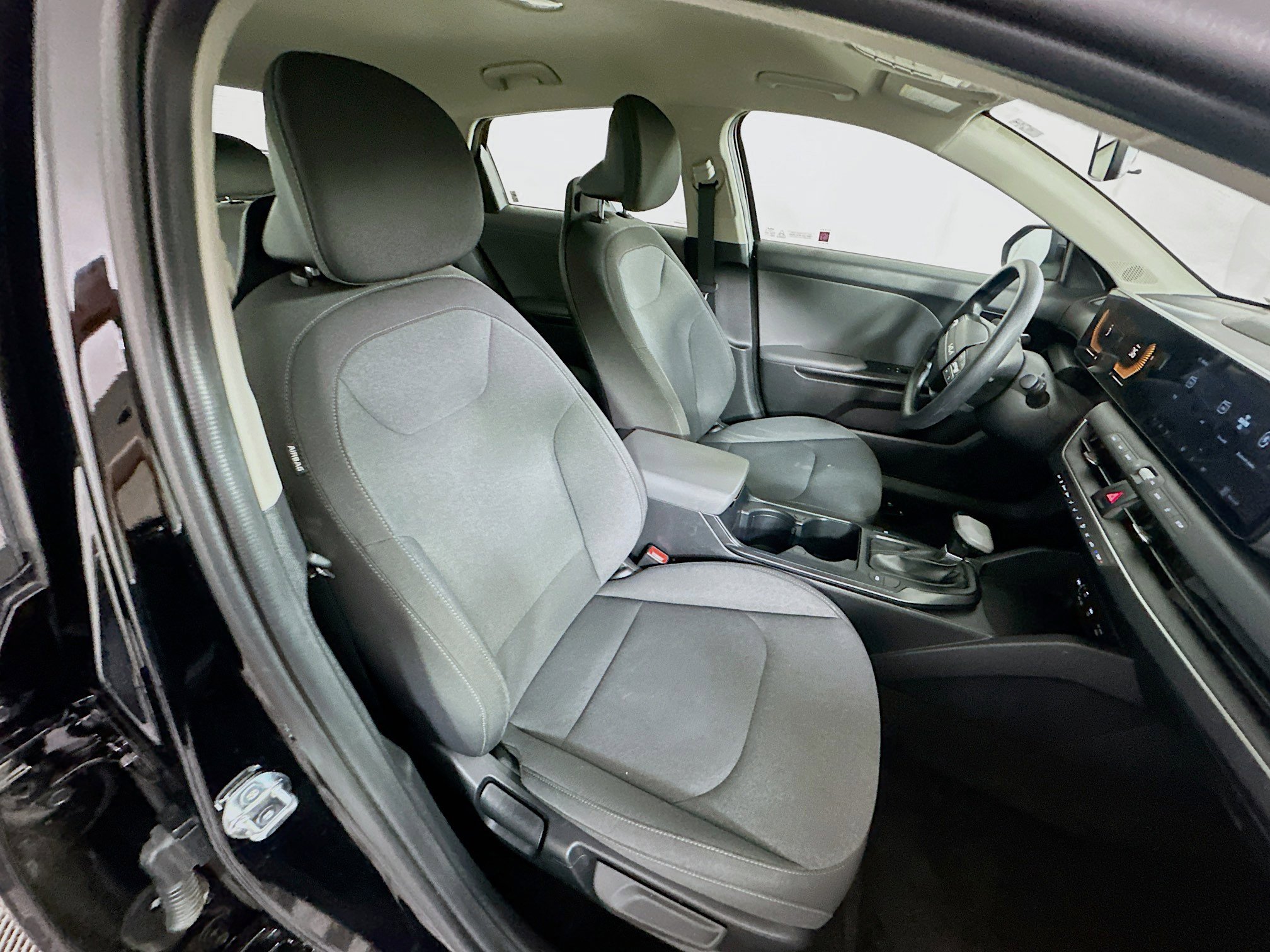 Used 2025 Kia K4 LXS image 29