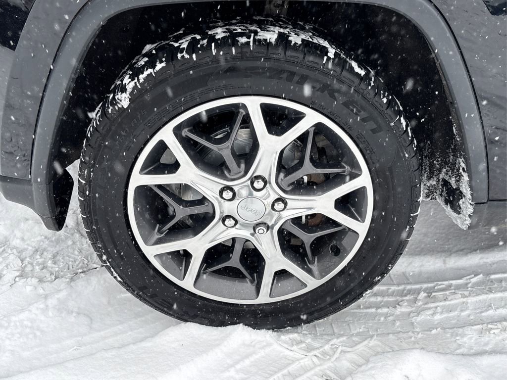 Used 2019 Jeep Grand Cherokee Limited image 12