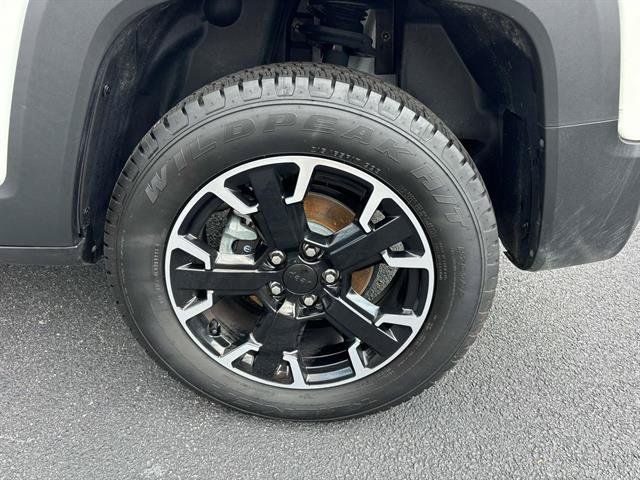 Certified 2023 Jeep Renegade Latitude w/ Sun/Sound Group AWD/4WD image 8