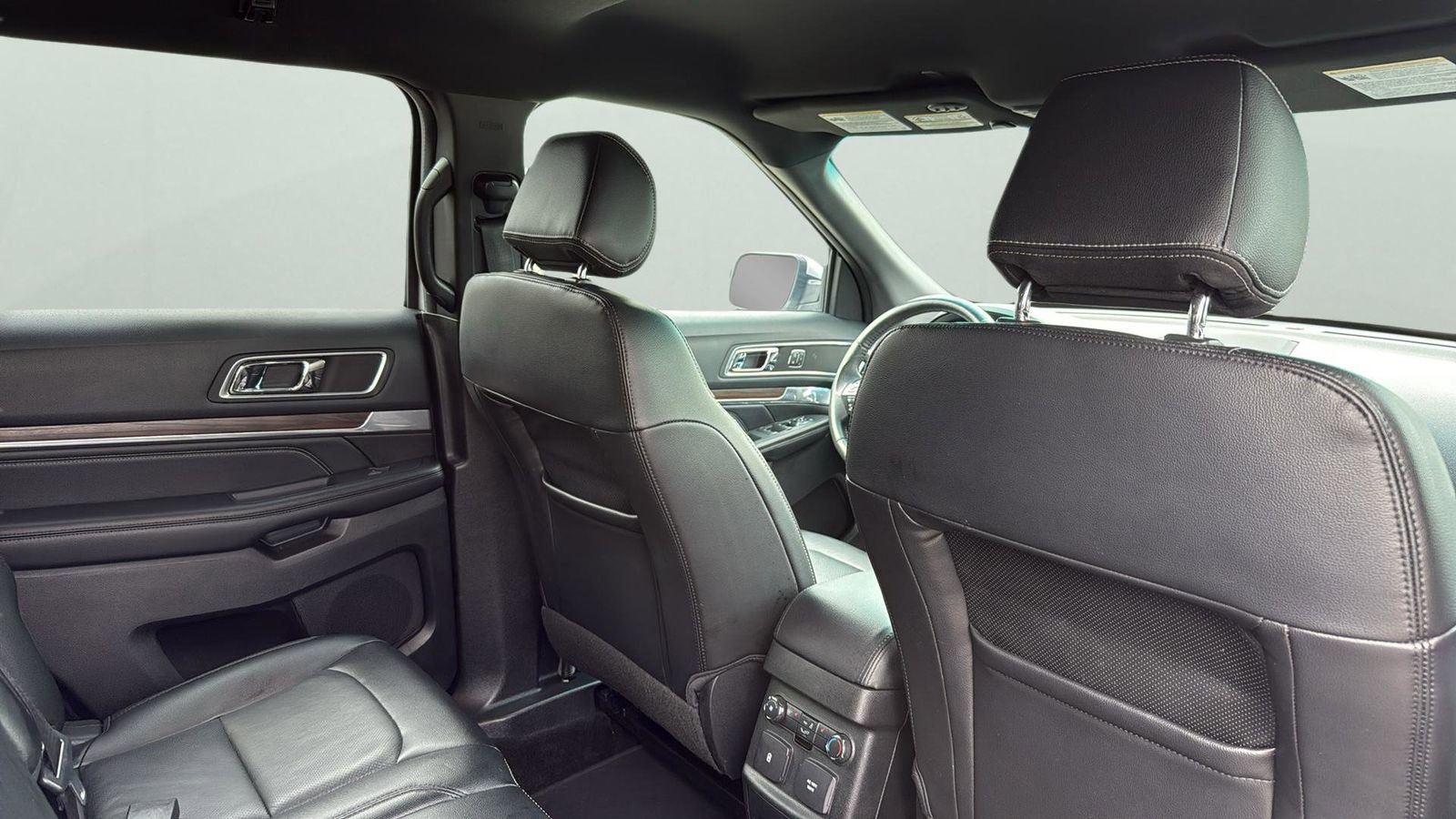 Used 2016 Ford Explorer Limited image 29