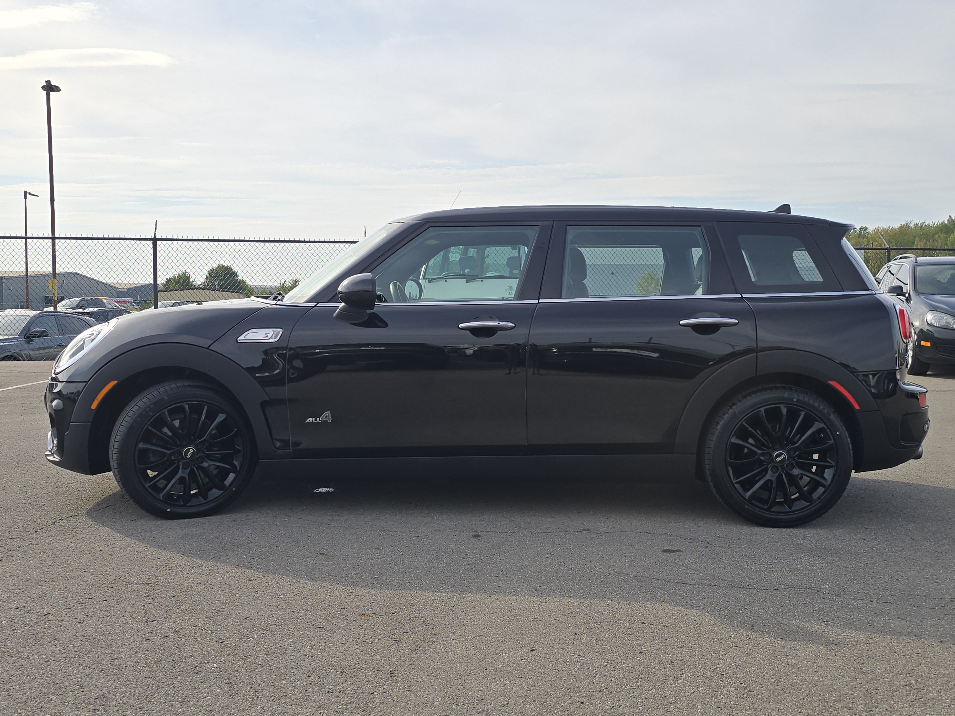 Used 2019 MINI Cooper Clubman S w/ Premium Package AWD/4WD image 4