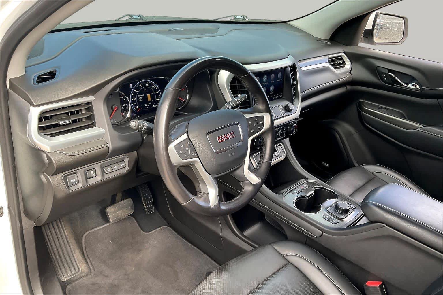 Used 2022 GMC Acadia SLT w/ Technology Package FWD image 17