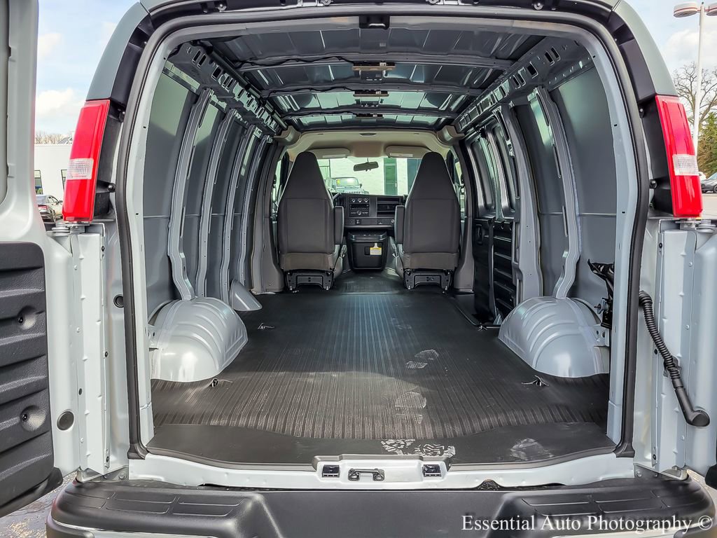 New 2026 GMC Savana 2500 w/ Driver Convenience Package RWD image 15