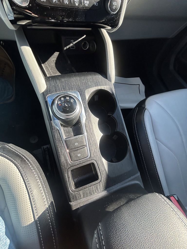 Used 2025 Ford Escape Platinum w/ Premium Technology Package image 19