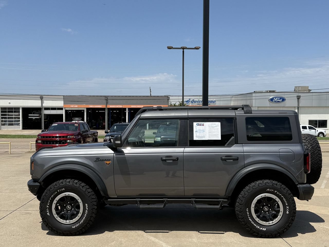 Used 2023 Ford Bronco Badlands AWD/4WD image 3