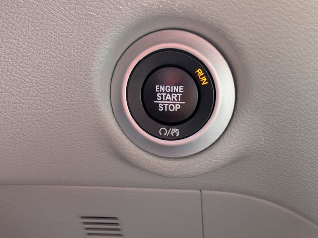 Used 2023 Chrysler Pacifica Touring-L FWD image 30