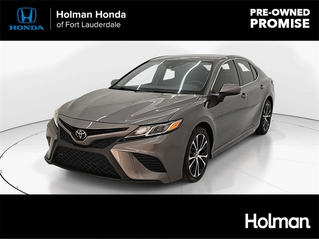 Used 2020 Toyota Camry SE image 1