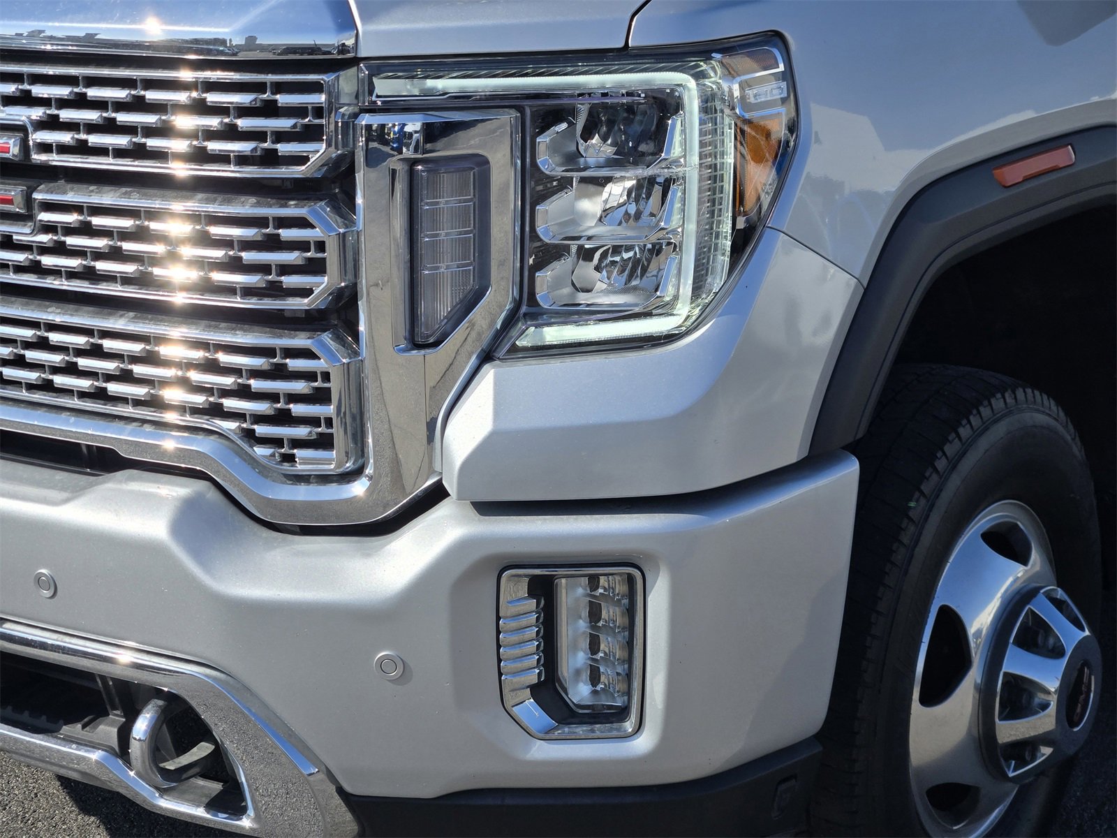 Used 2022 GMC Sierra 3500 Denali image 8