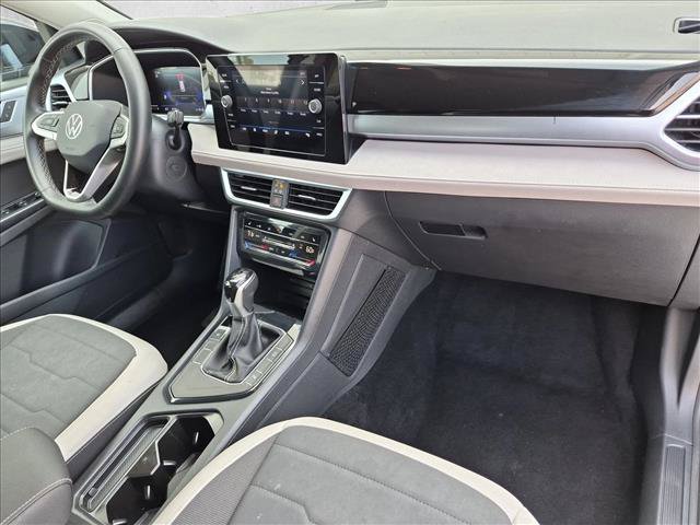 Used 2025 Volkswagen Taos SE FWD image 21