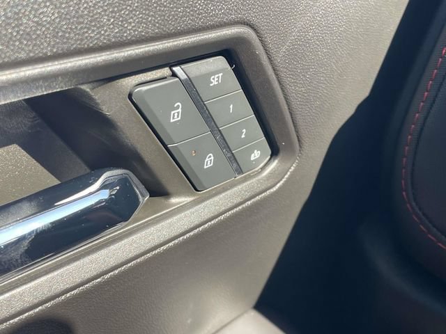 Used 2024 Chevrolet Colorado Z71 w/ Z71 Convenience Package 2 AWD/4WD image 24