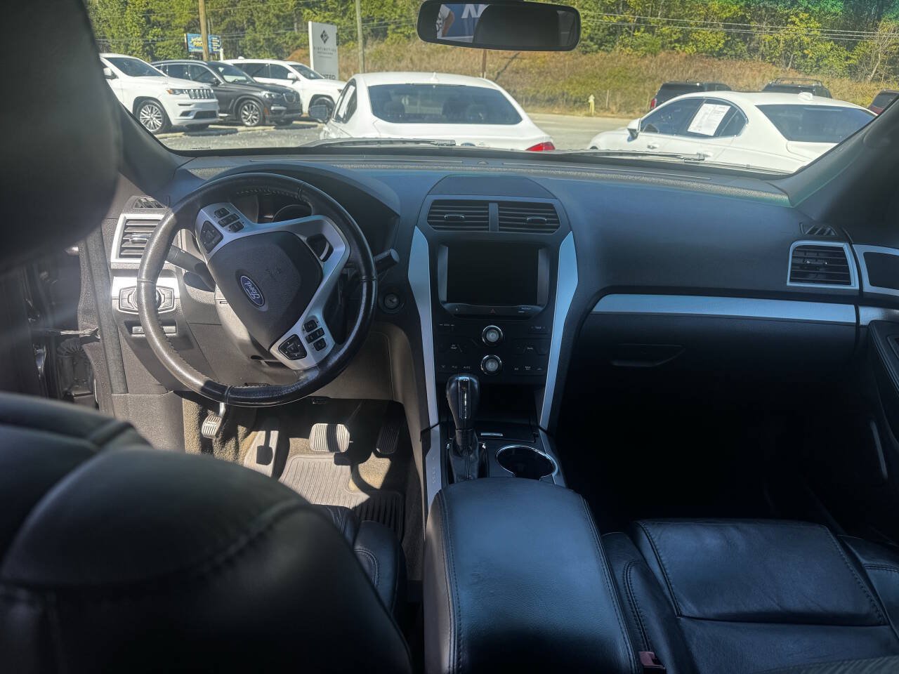 Used 2015 Ford Explorer XLT w/ Equipment Group 202A AWD/4WD image 16