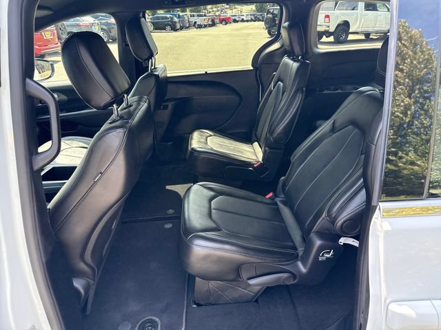 Used 2025 Chrysler Pacifica Select FWD image 14