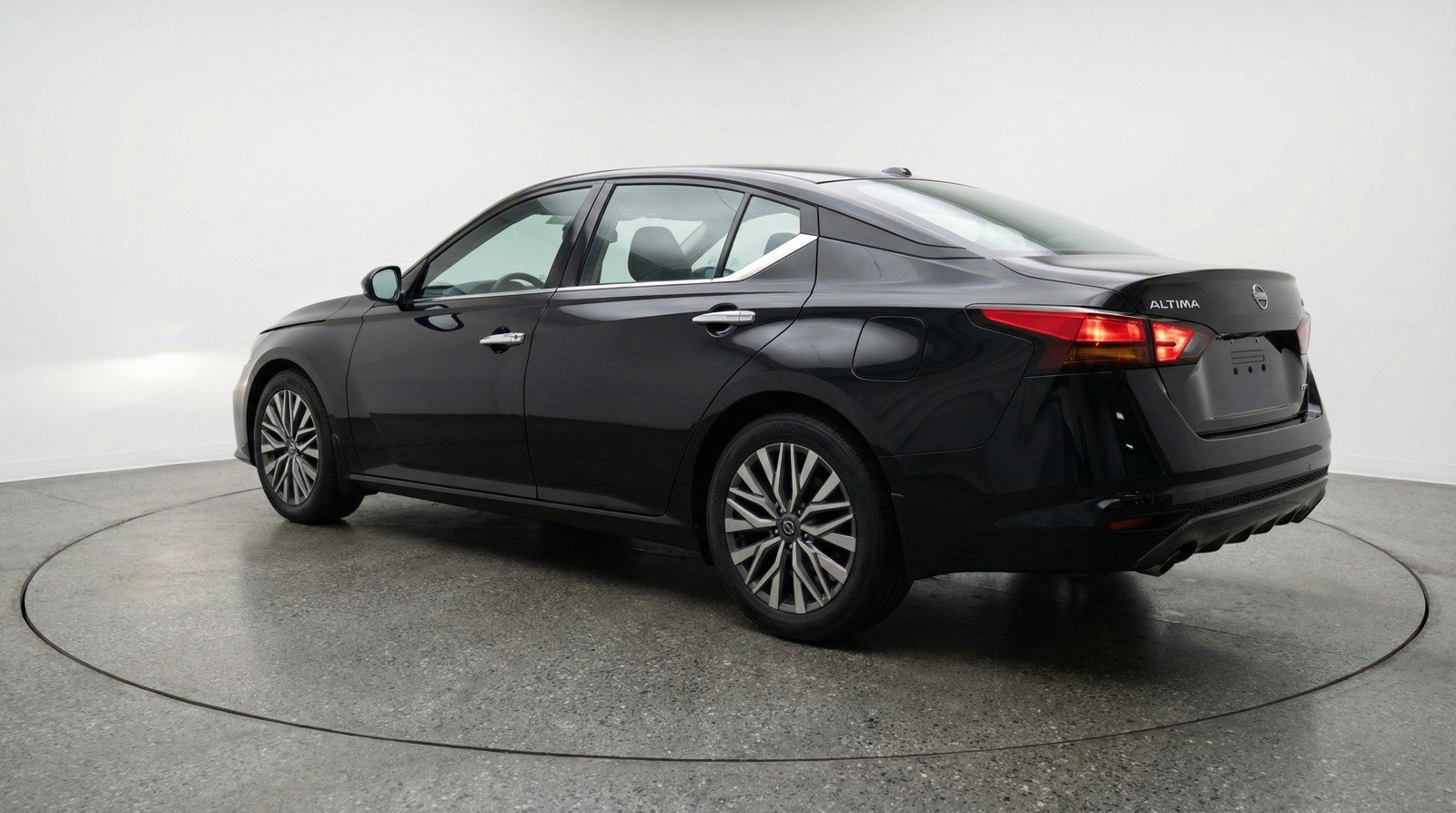 Used 2025 Nissan Altima 2.5 SV image 6