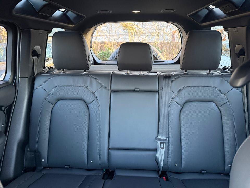New 2026 Land Rover Defender 110 X-Dynamic SE AWD/4WD image 18