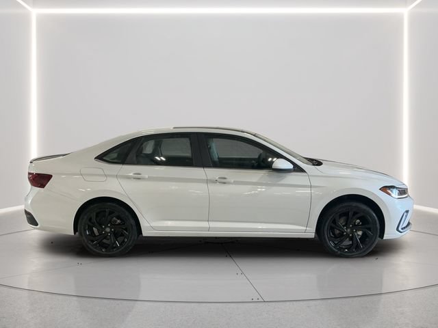 New 2027 Volkswagen Jetta SE FWD image 7
