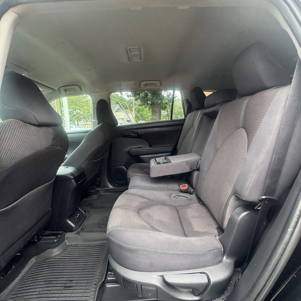 Used 2022 Toyota Highlander L image 13