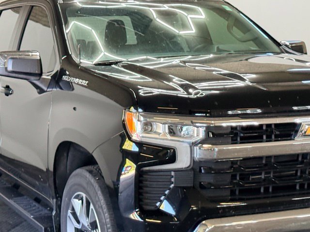 Used 2024 Chevrolet Silverado 1500 LT AWD/4WD image 2