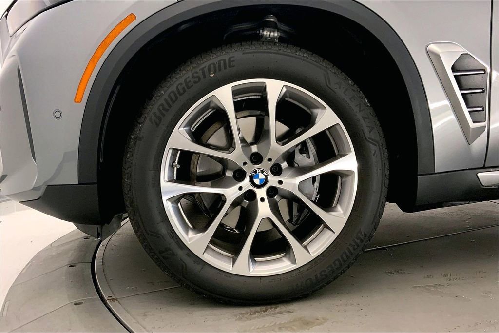 New 2026 BMW X5 xDrive40i w/ Climate Comfort Package image 9