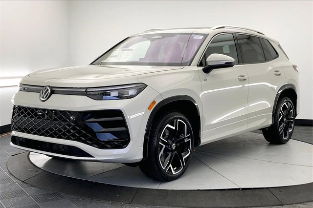 New 2026 Volkswagen Tiguan SEL R-Line image 2