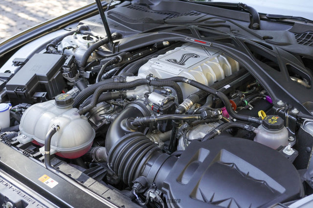 Used 2020 Ford Mustang Shelby GT500 w/ Technology Package image 16