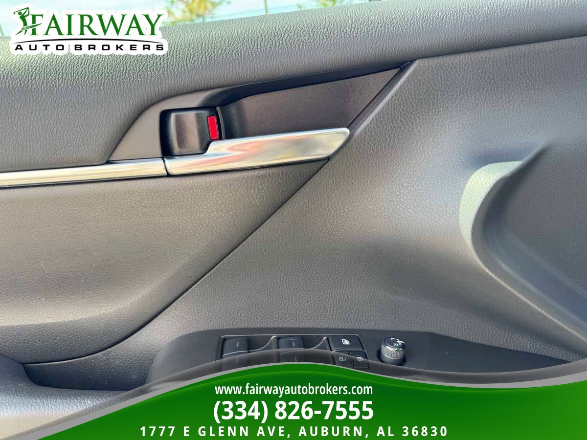 Used 2024 Toyota Camry SE image 15