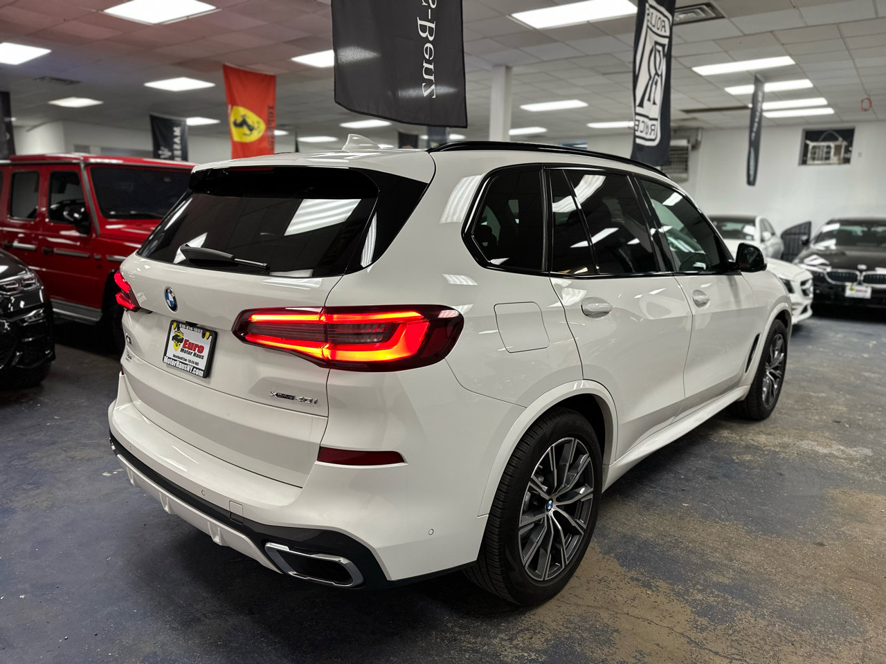 Used 2022 BMW X5 xDrive40i w/ M Sport Package AWD/4WD image 6