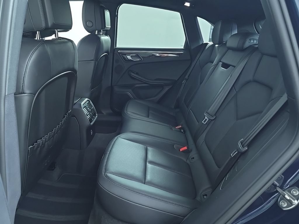 Certified 2023 Porsche Macan Turbo AWD/4WD image 15