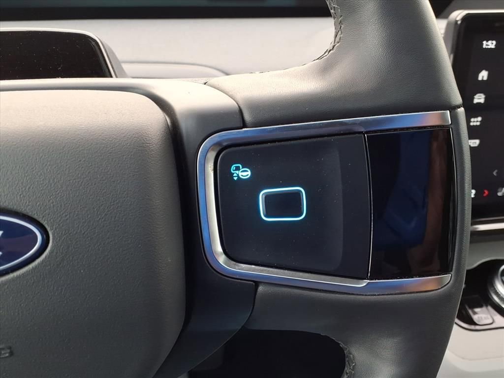 Used 2025 Ford Expedition Active image 32