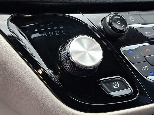 Used 2023 Chrysler Voyager LX image 16