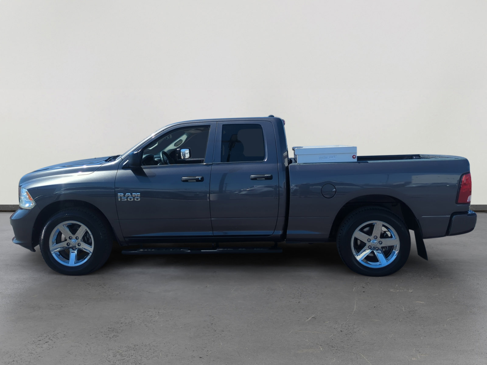 Used 2017 RAM 1500 Express image 2