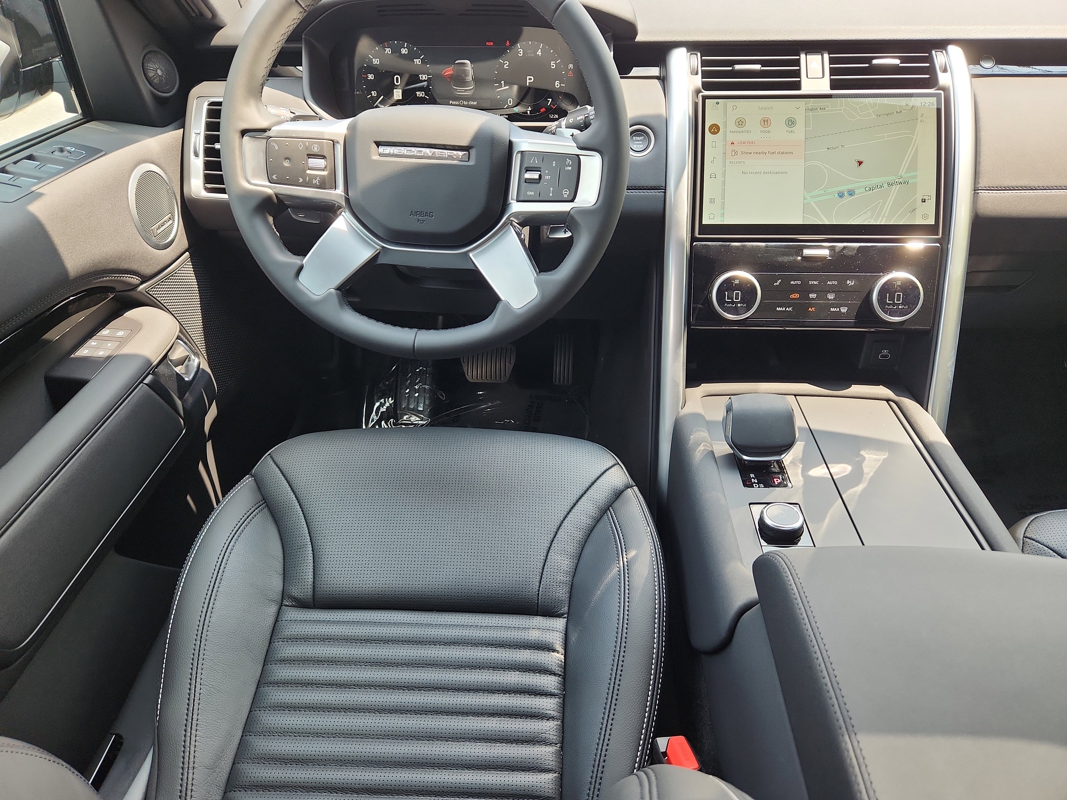 New 2025 Land Rover Discovery S image 4