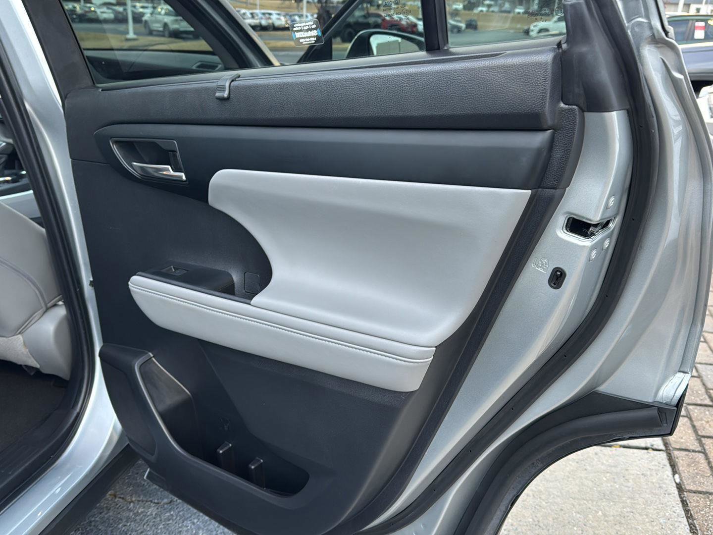 Certified 2023 Toyota Highlander XLE image 13