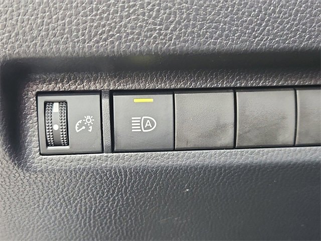 Used 2023 Toyota RAV4 XLE Premium image 17