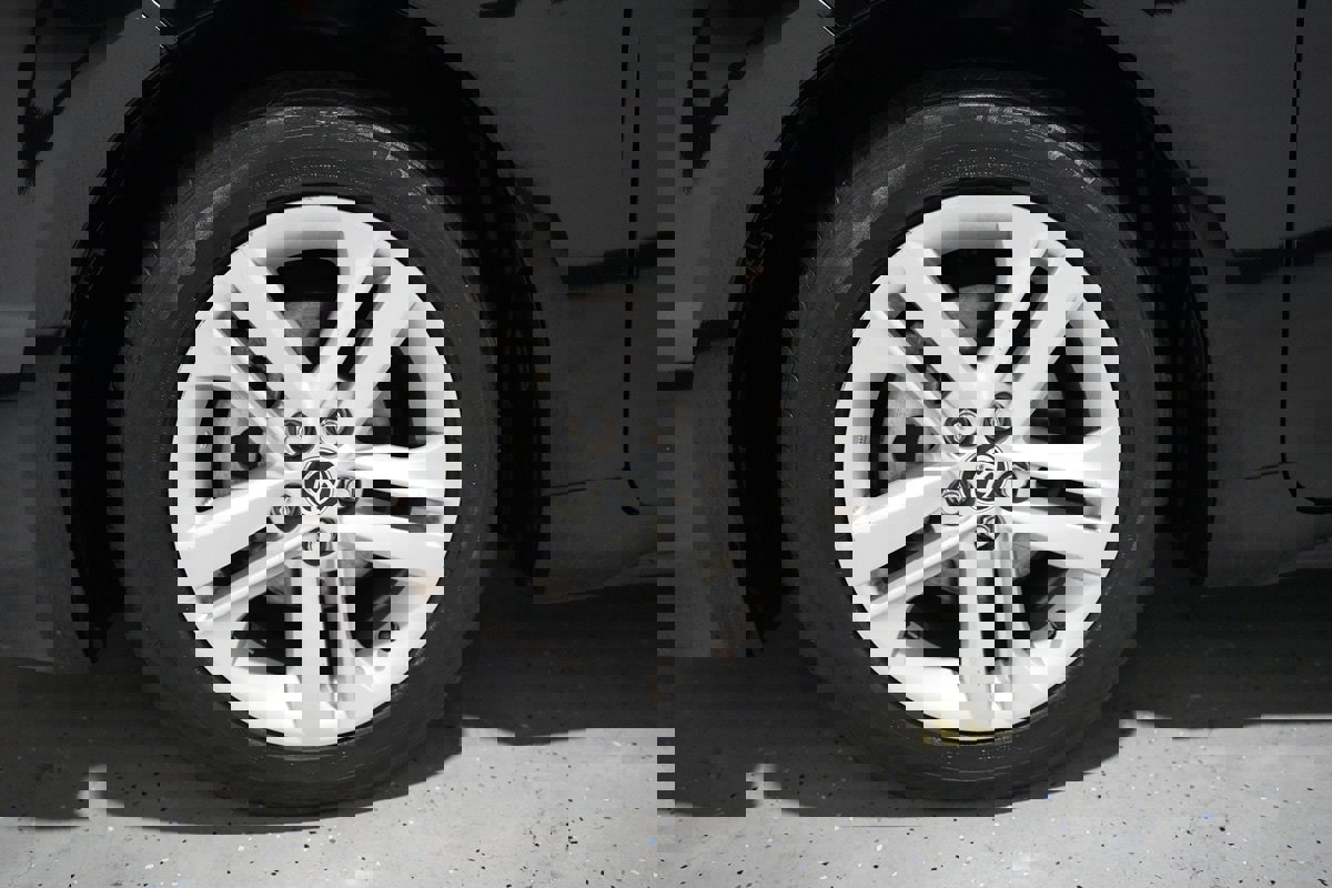 Used 2019 Toyota Corolla SE image 2