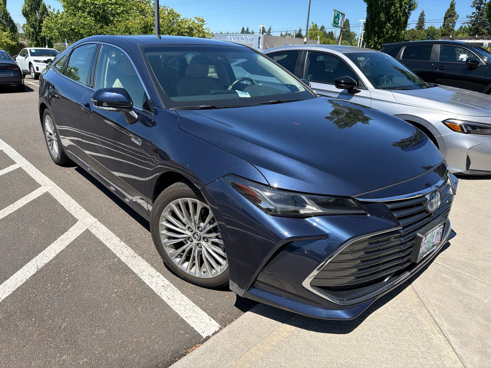 Used 2019 Toyota Avalon Limited w/ Advanced Safety Package FWD image 3
