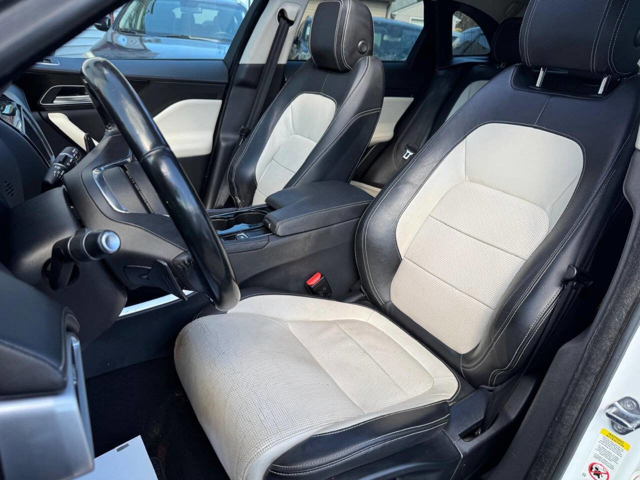 Used 2017 Jaguar F-PACE R-Sport image 33