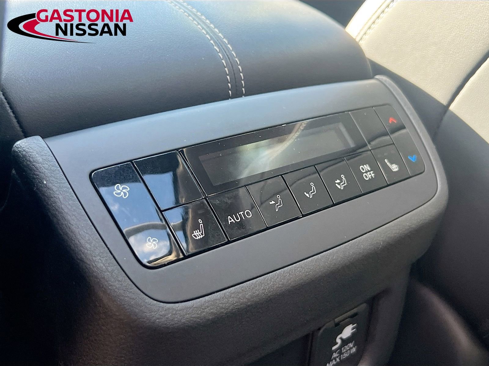 Used 2025 Nissan Pathfinder Platinum w/ Cargo Package image 34