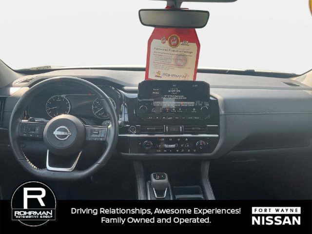 Used 2024 Nissan Pathfinder SL w/ Black Appearance Package AWD/4WD image 14